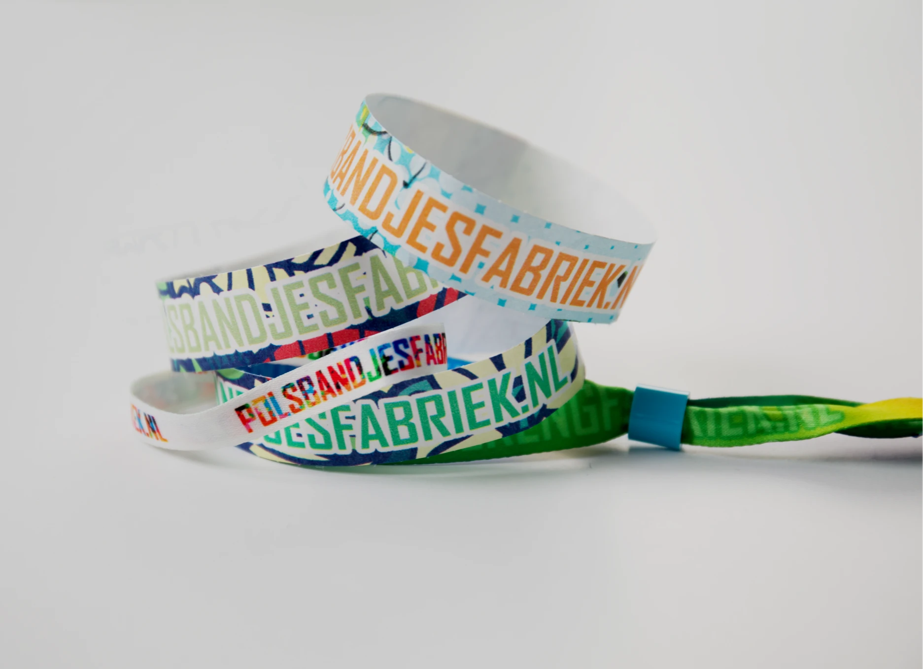 Diverse tyvek polsbandjes en textiel polsbandjes van de polsbandjesfabriek